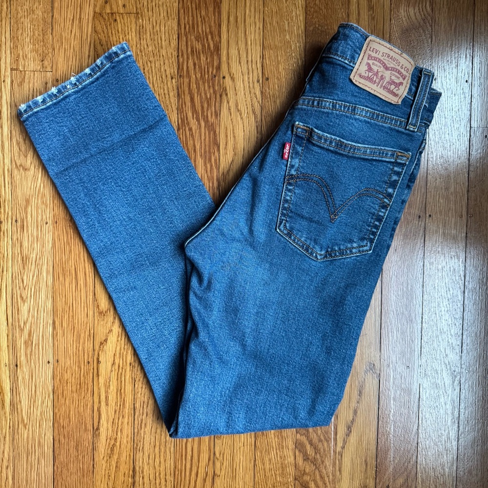 Levi’s straight wedgie - size 24